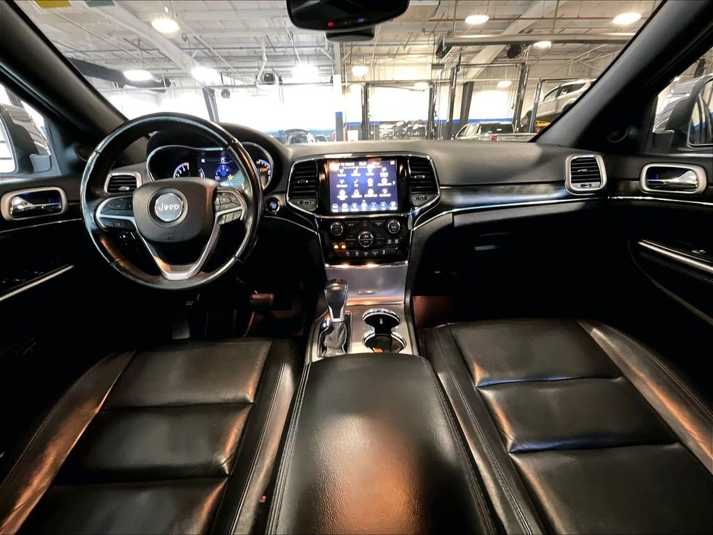 Used 2020 Silver Jeep Limited image 22