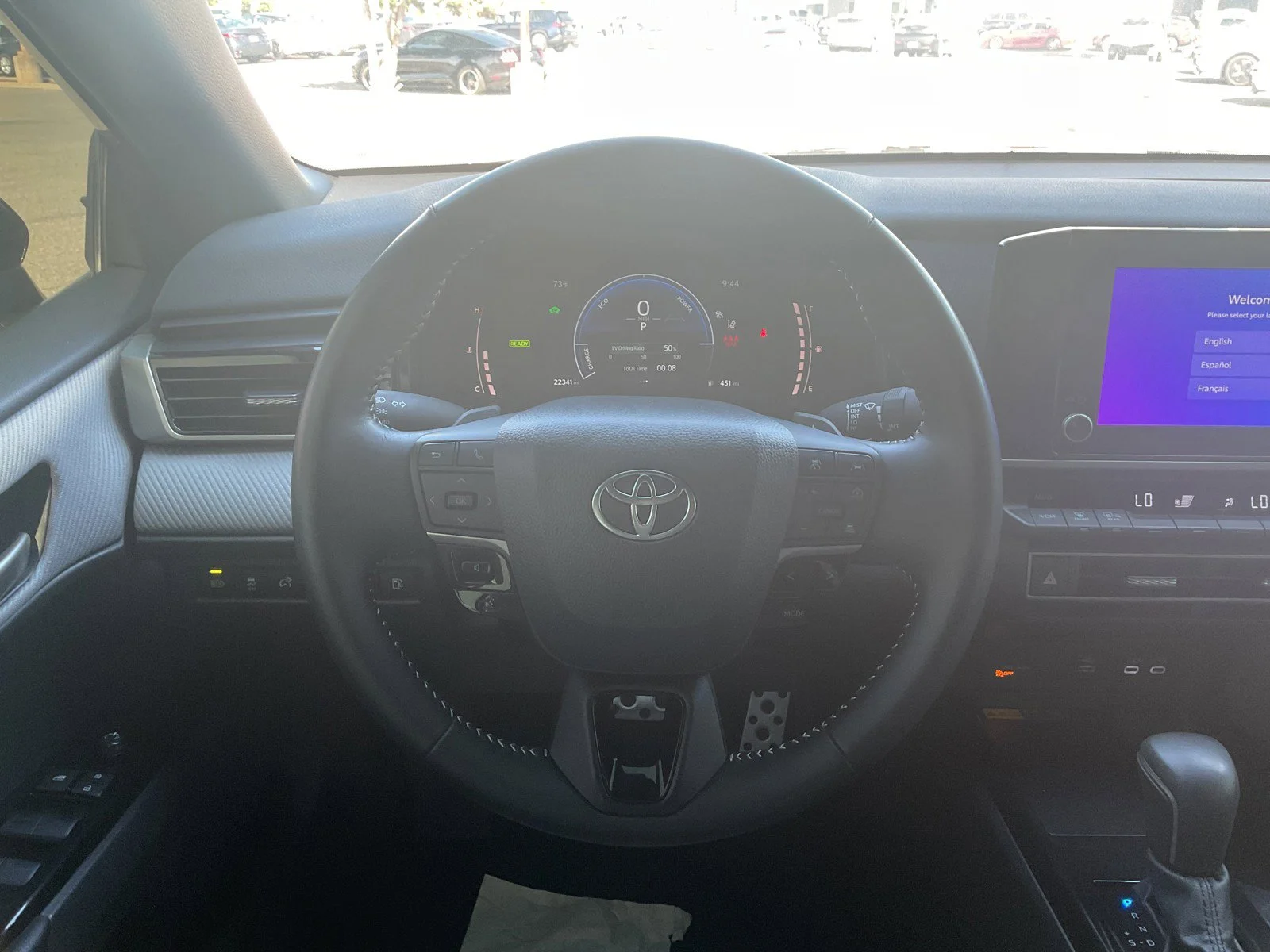 2025 Toyota Camry SE - Photo 15
