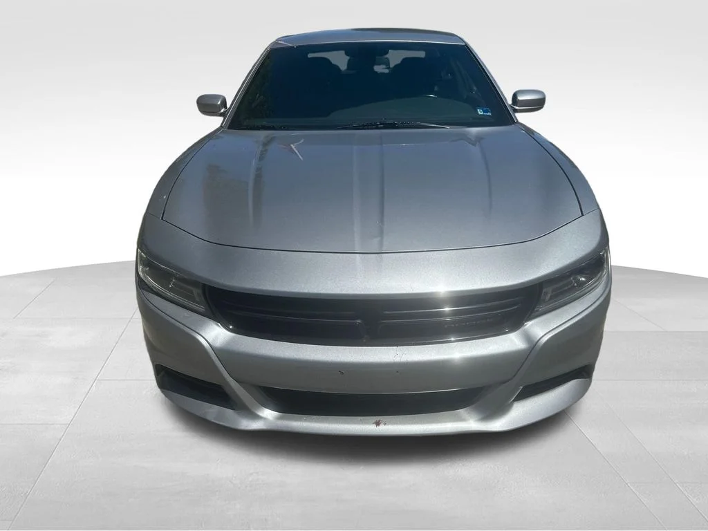 Used 2018 Silver Dodge V6 image 36