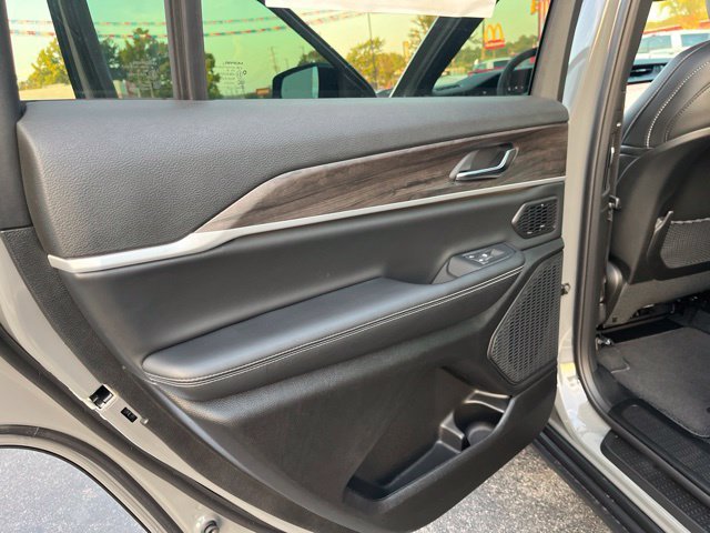 Used 2027 Gray Jeep Limited image 12