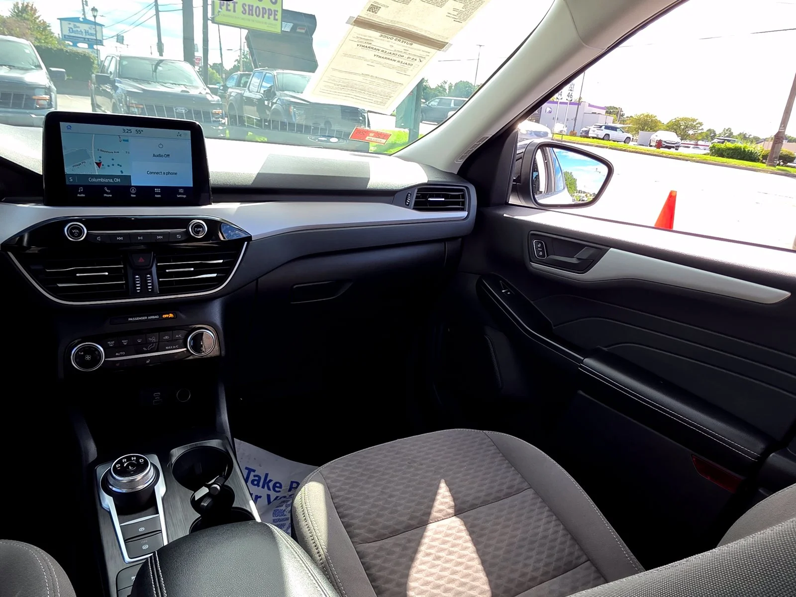 Used 2022 Oxford White Ford SE image 27