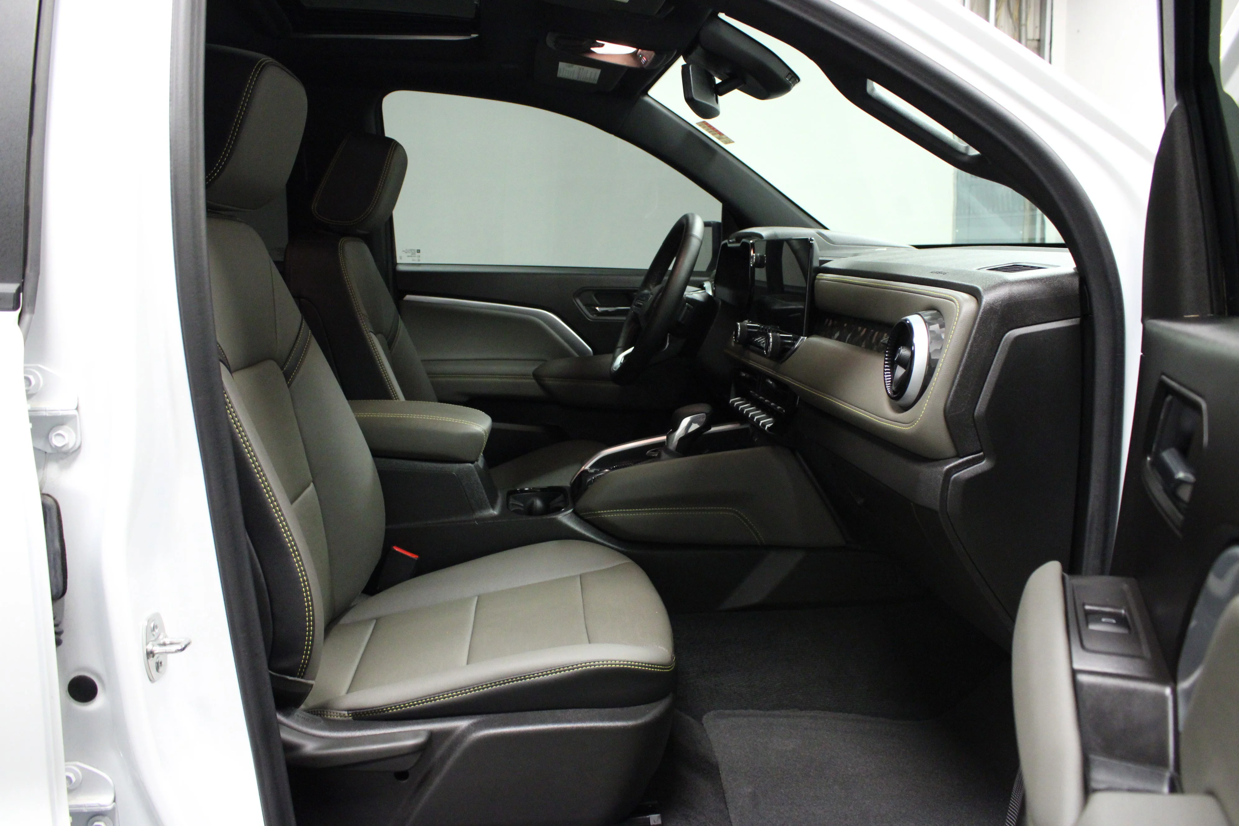Used 2025 Summit White Chevrolet ZR2 image 16