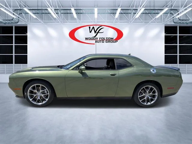 Used 2023 Green Dodge SXT image 5