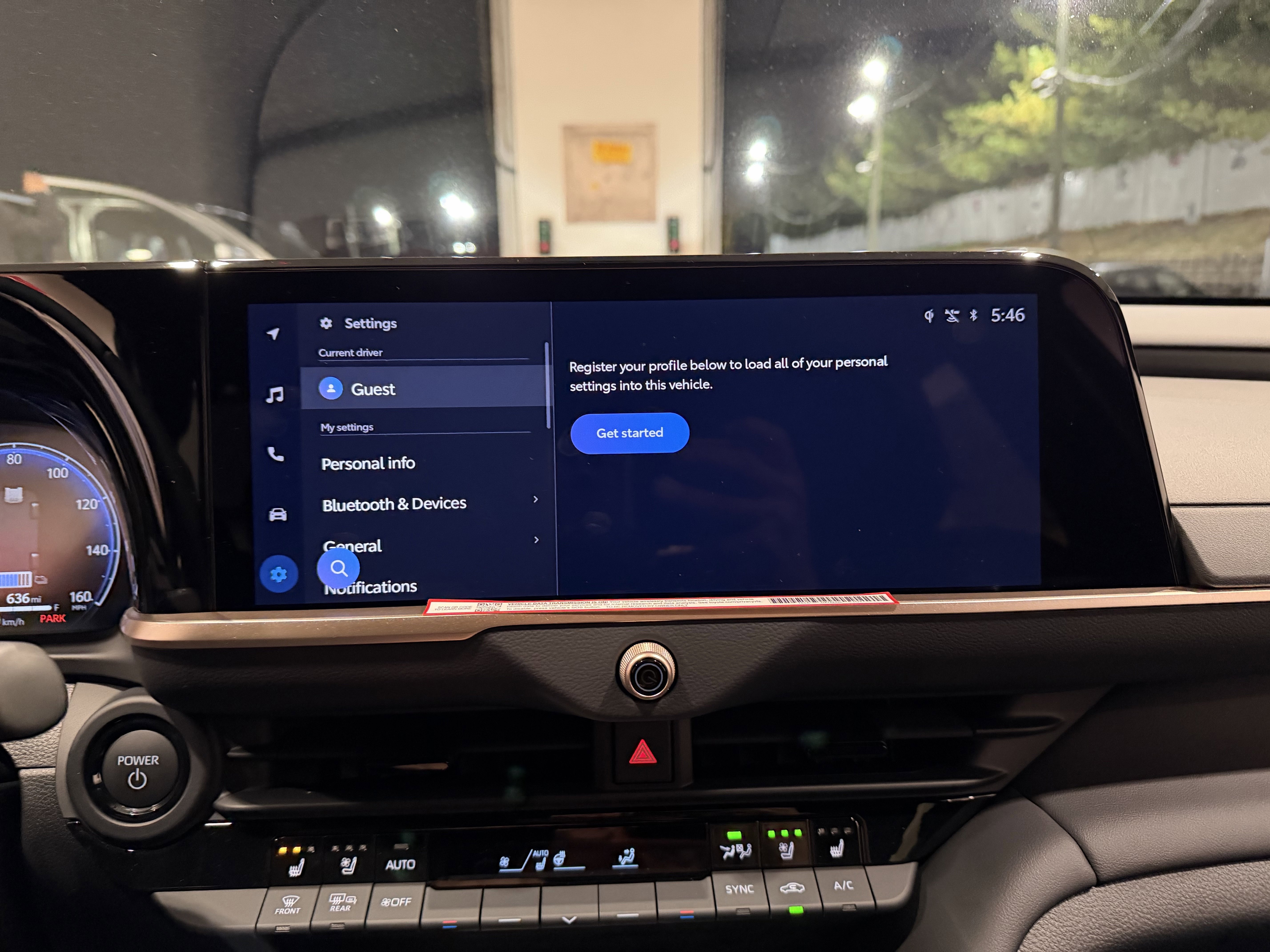 2025 Toyota Crown Signia XLE - Photo 17