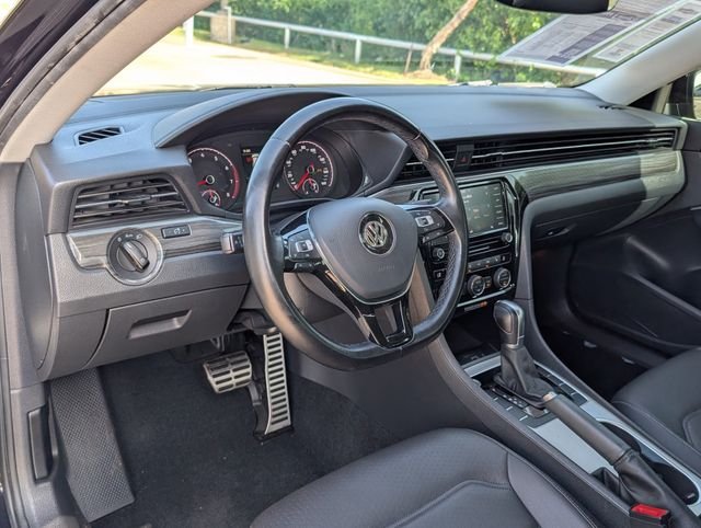 Used 2020  Volkswagen 2.0T R-Line image 4