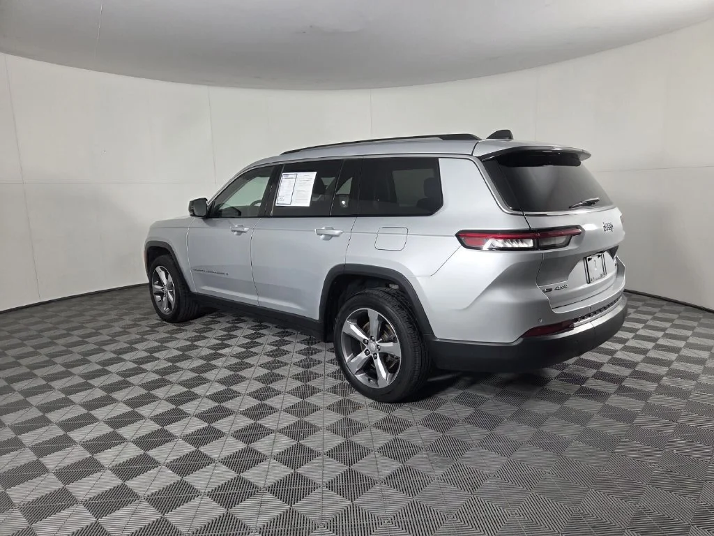 Used 2021 Silver Zynith Jeep Limited image 7