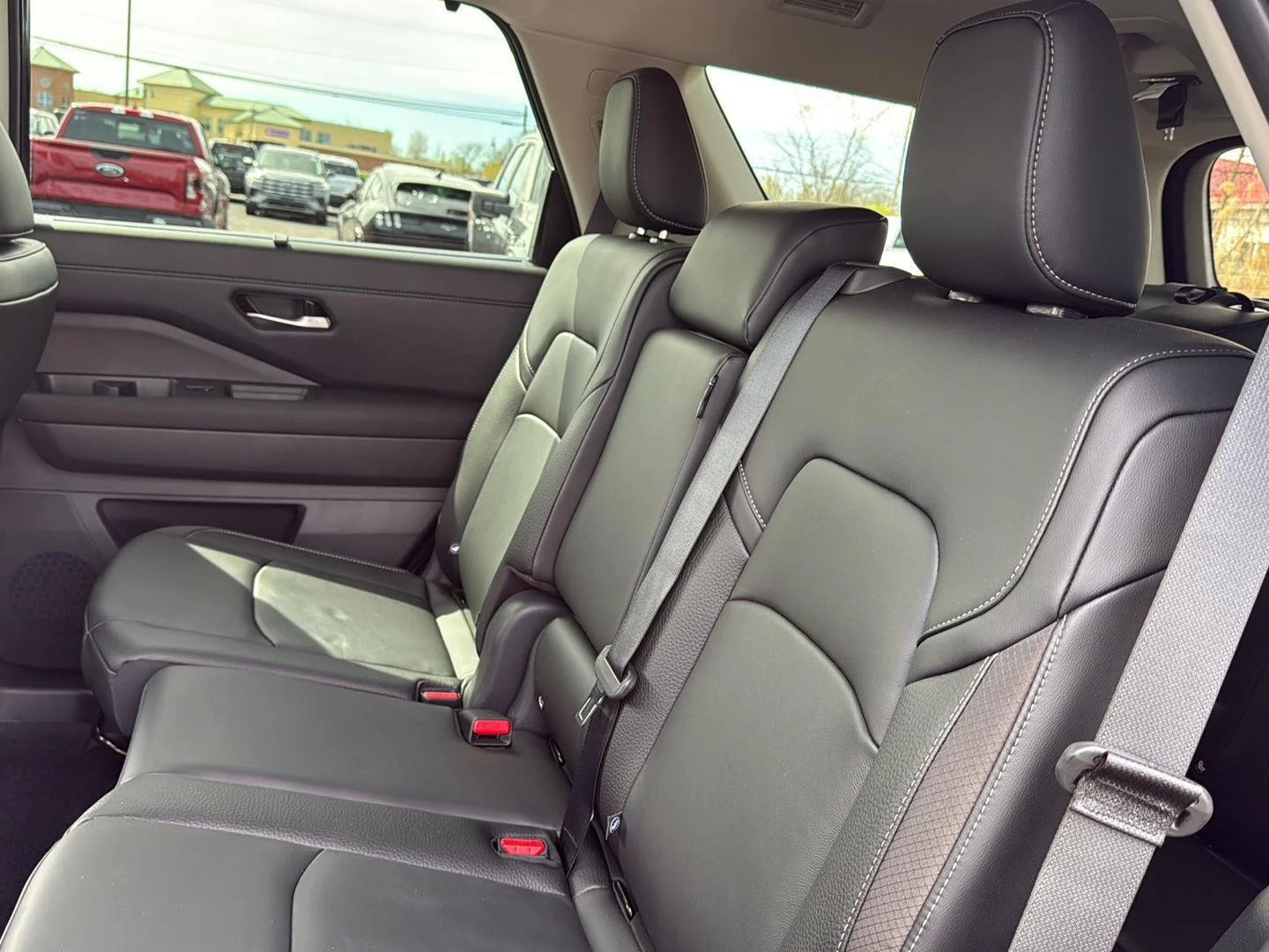 Used 2025 Deep Ocean Blue Pearl Nissan SL image 25