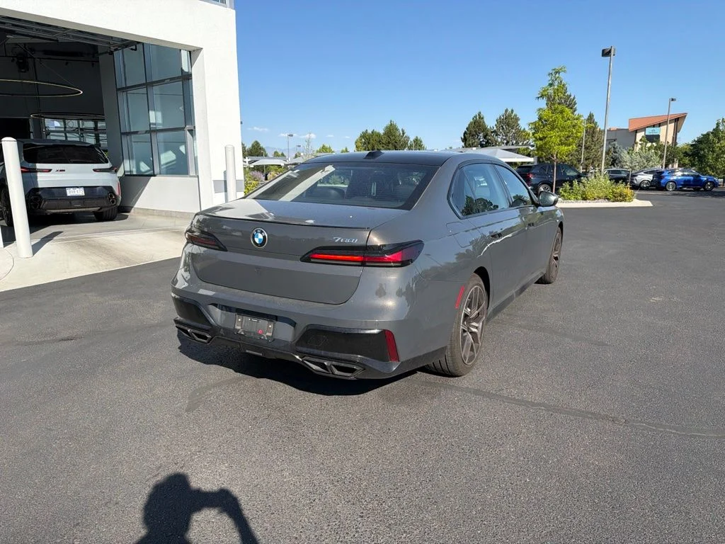 Used 2025 Gray BMW 760i xDrive image 5