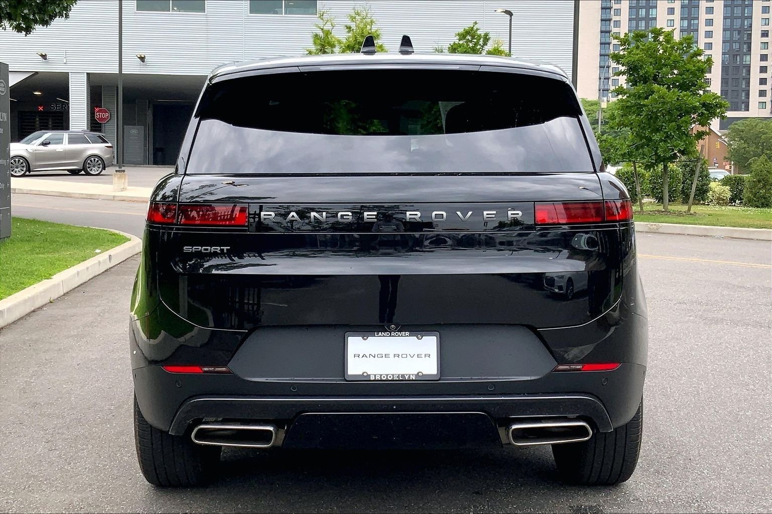 Certified Used 2025 Santorini Black Metallic Land Rover SE image 4