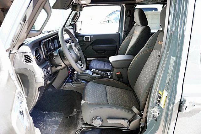 New 2026 Anvil Clear-Coat Exterior Paint Jeep Mojave image 23