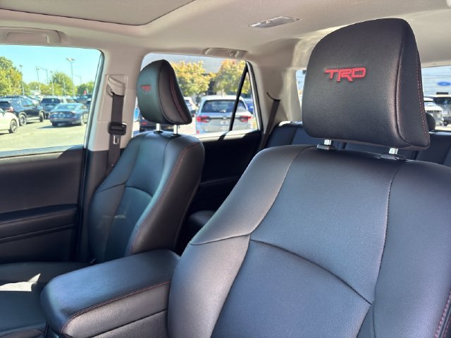 Used 2021 White Toyota Venture image 13