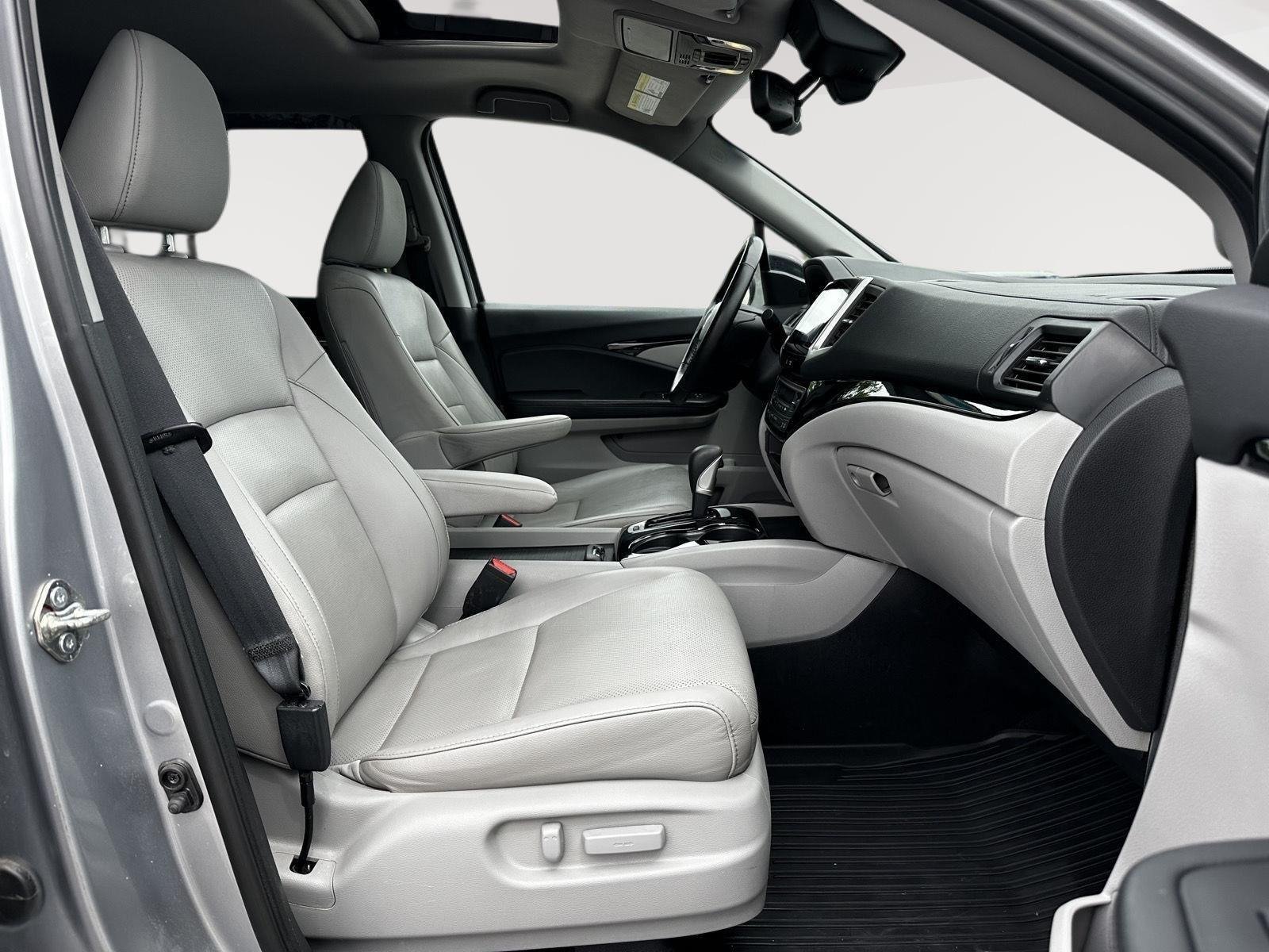 Used 2019 Lunar Silver Metallic Honda RTL-E image 27