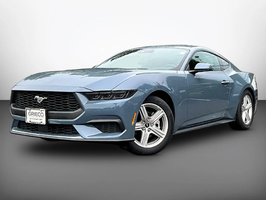 2026 Ford Mustang EcoBoost Fastback - Photo 2