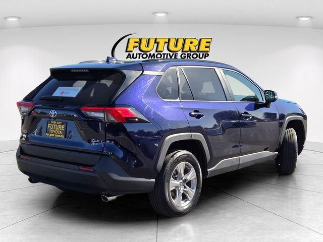 Used 2025  Toyota XLE image 4