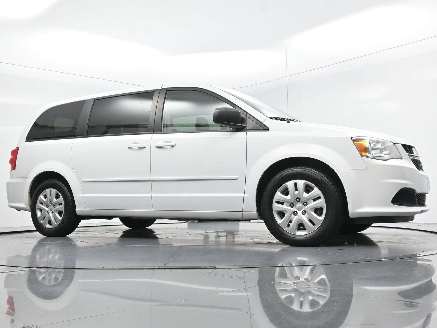 Used 2017 White Knuckle Clearcoat Dodge SE image 35