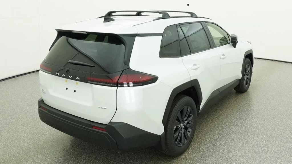 New 2026 Wind Chill Pearl Toyota XLE Premium image 21