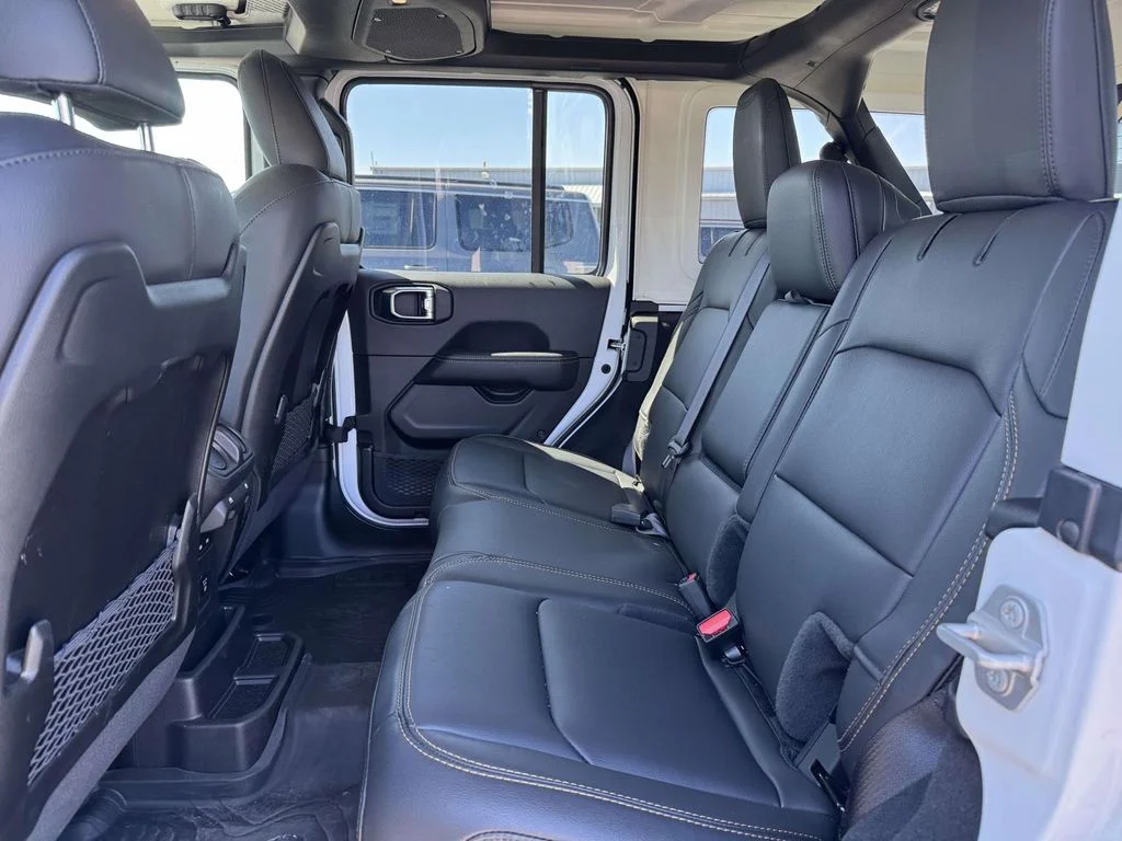 2025 Jeep Wrangler 4-Door Sahara - Photo 15