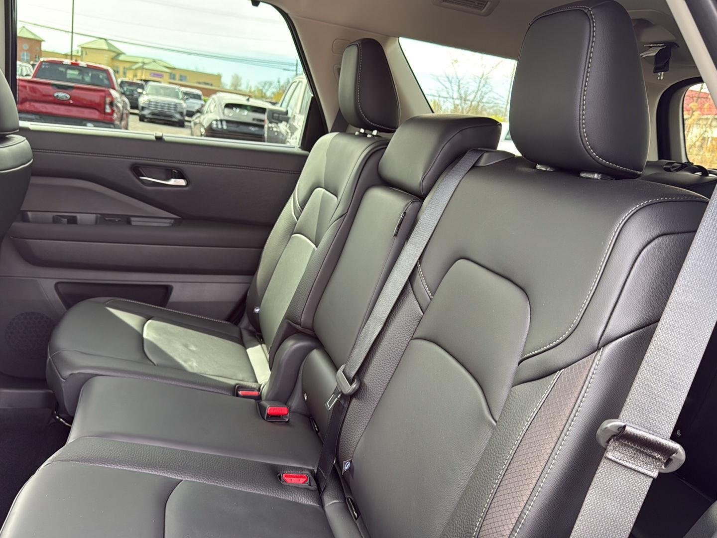 Used 2025 Deep Ocean Blue Pearl Nissan SL image 25