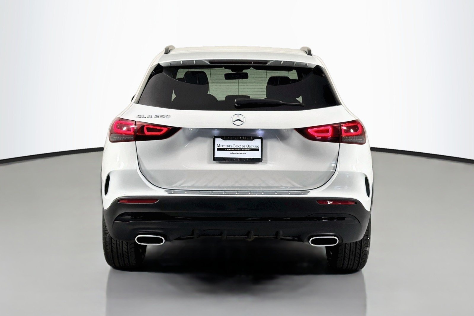Used 2022 Digital White Metallic Mercedes-Benz 250 image 3