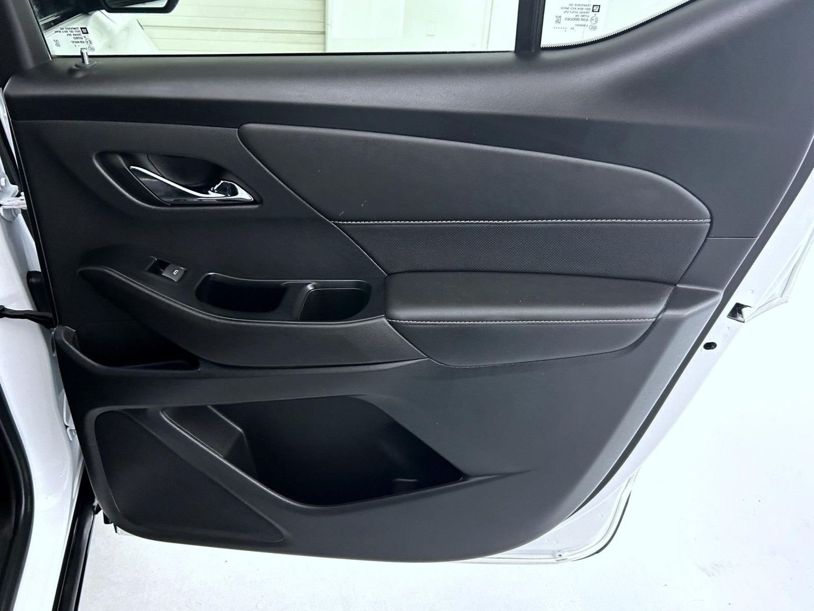 Used 2023 White Chevrolet Premier image 17