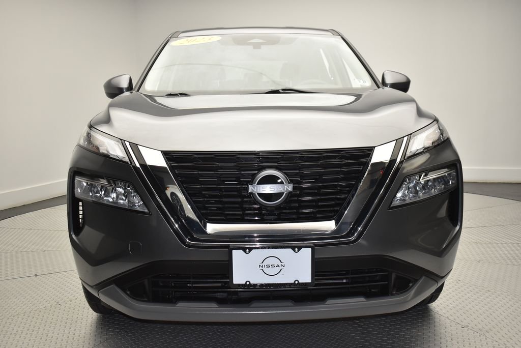 Used 2023 Gray Nissan SV image 2