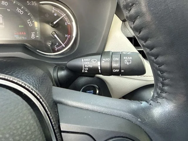 Used 2019  Toyota Limited image 38