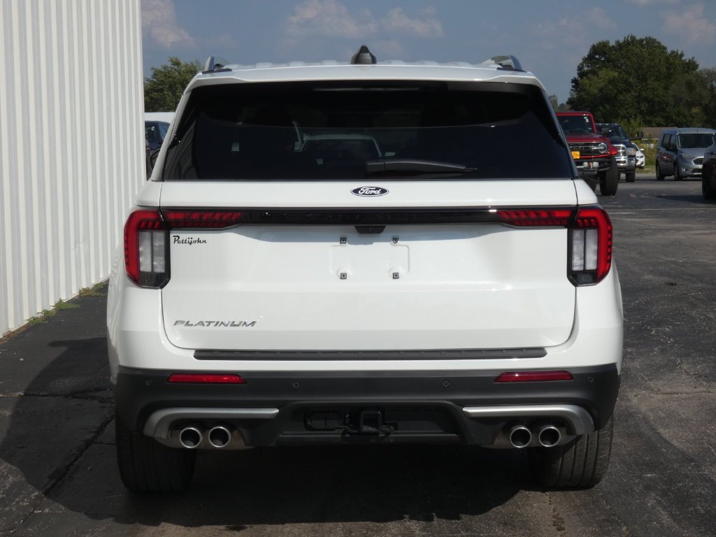 New 2027 Star White Metallic Tri-Coat Ford Platinum™ image 5