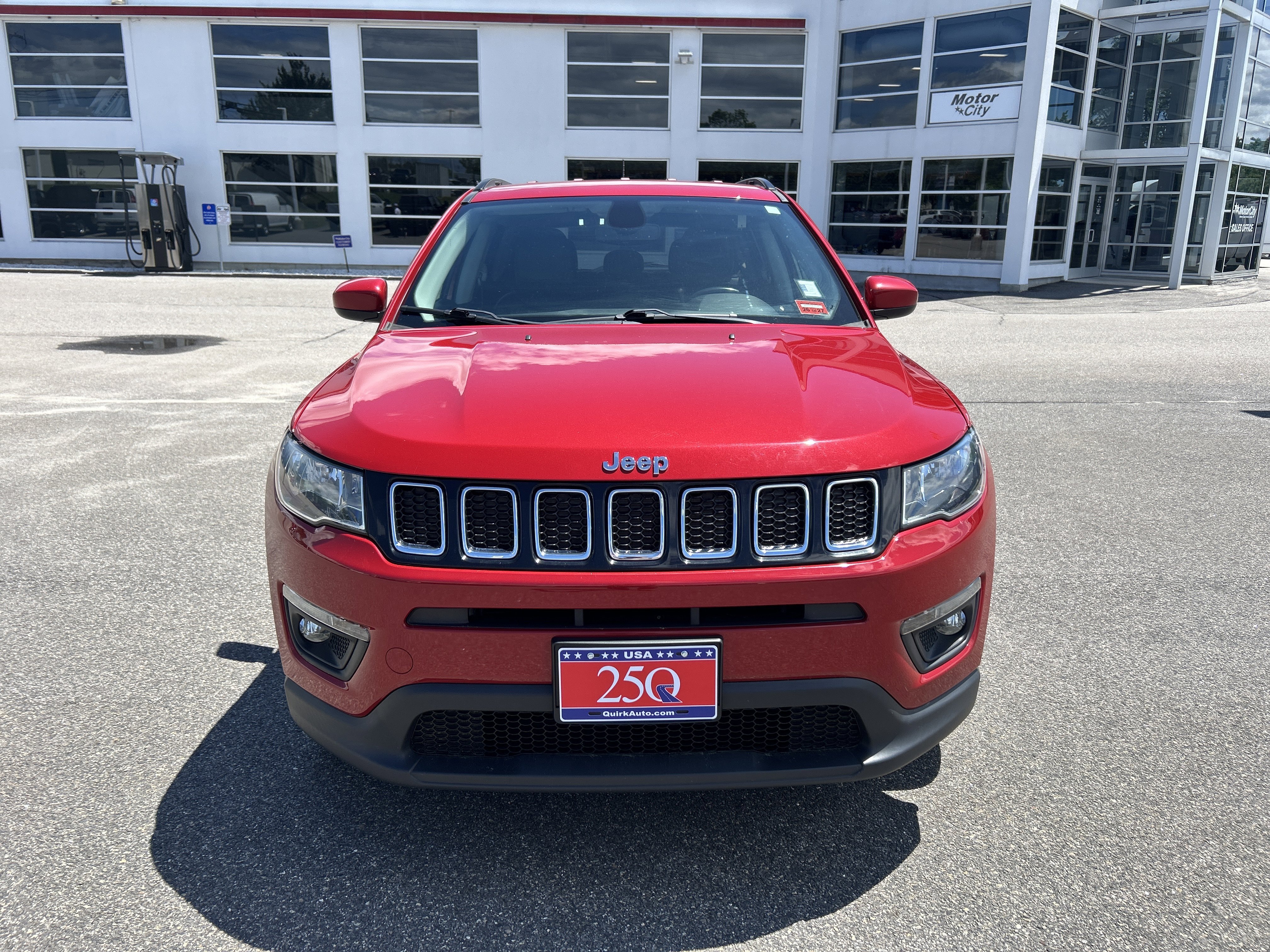 Used 2019 Redline Pearlcoat Jeep Latitude image 3