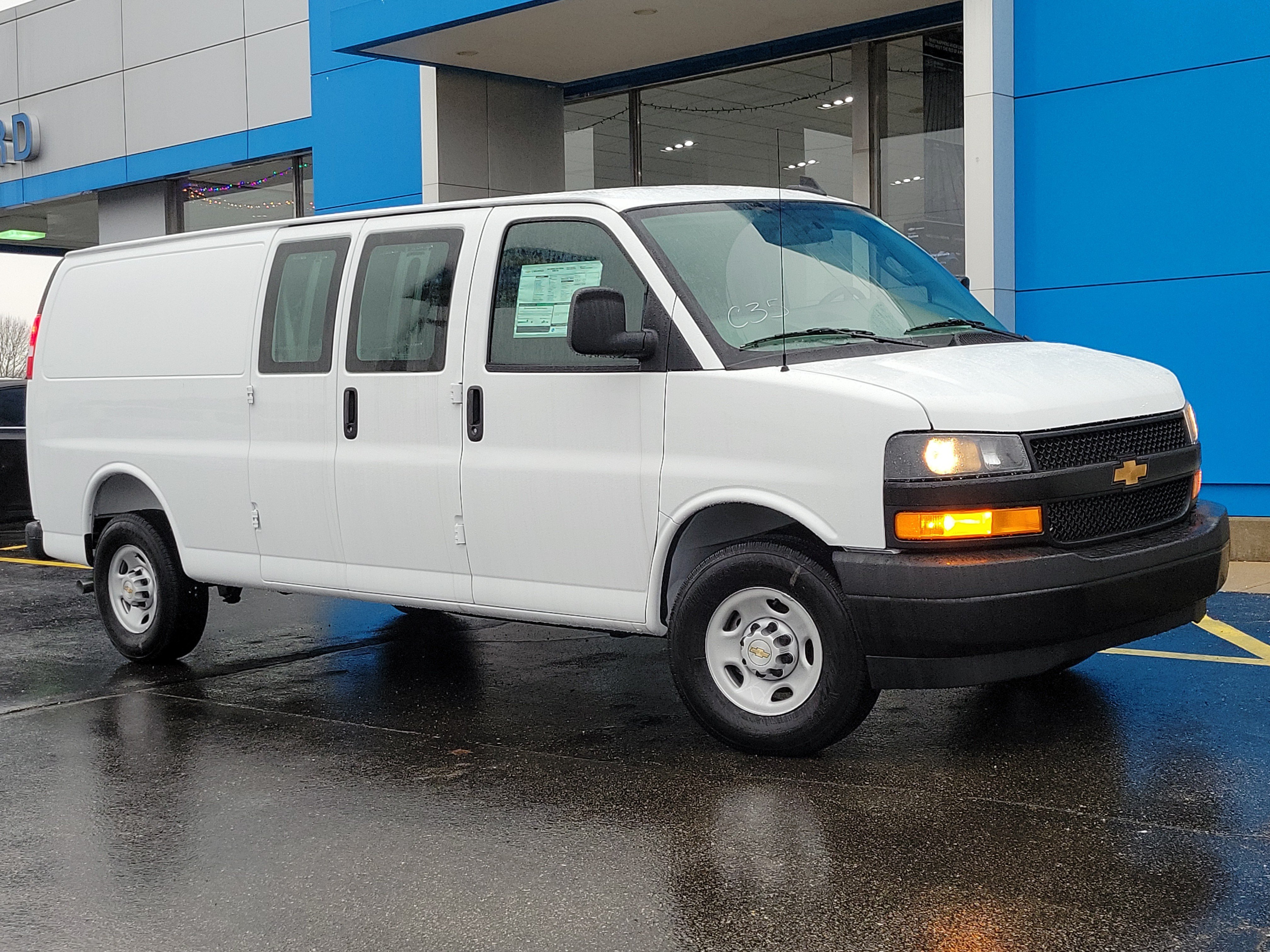 2025 Chevrolet Express Cargo Work Van - Photo 31