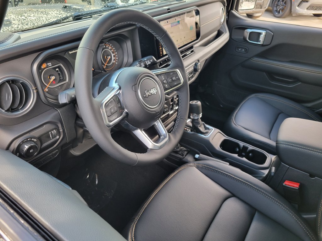2027 Jeep Wrangler 4-Door photo 3