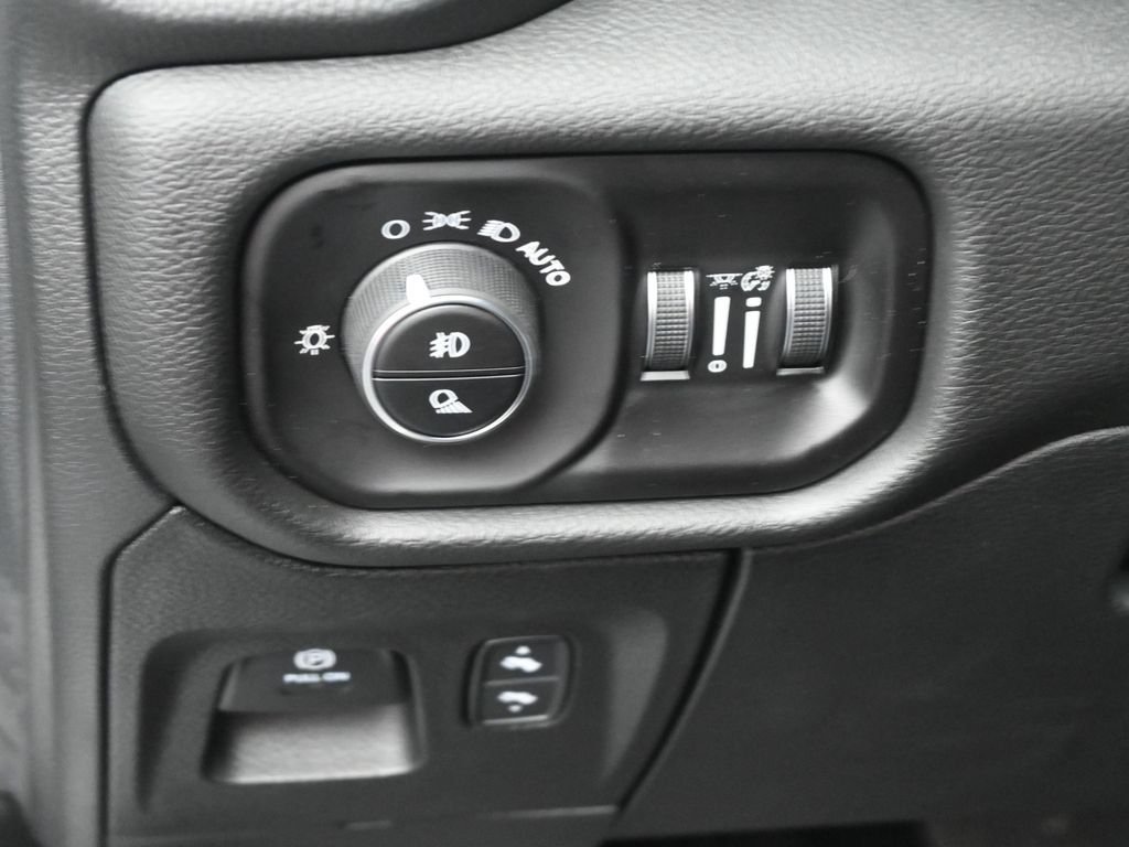 New 2026 Bright White Clear-Coat Exterior Paint RAM Laramie image 18