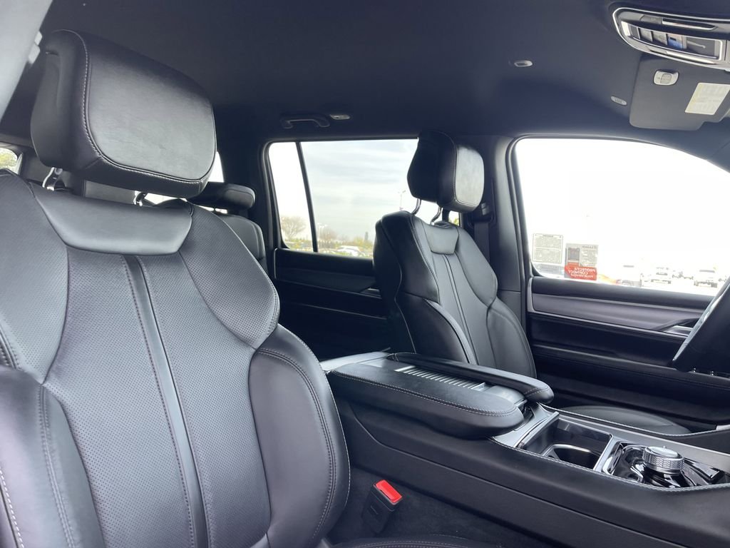 New 2026 High Gloss Black Exterior Paint Jeep Limited Altitude image 26