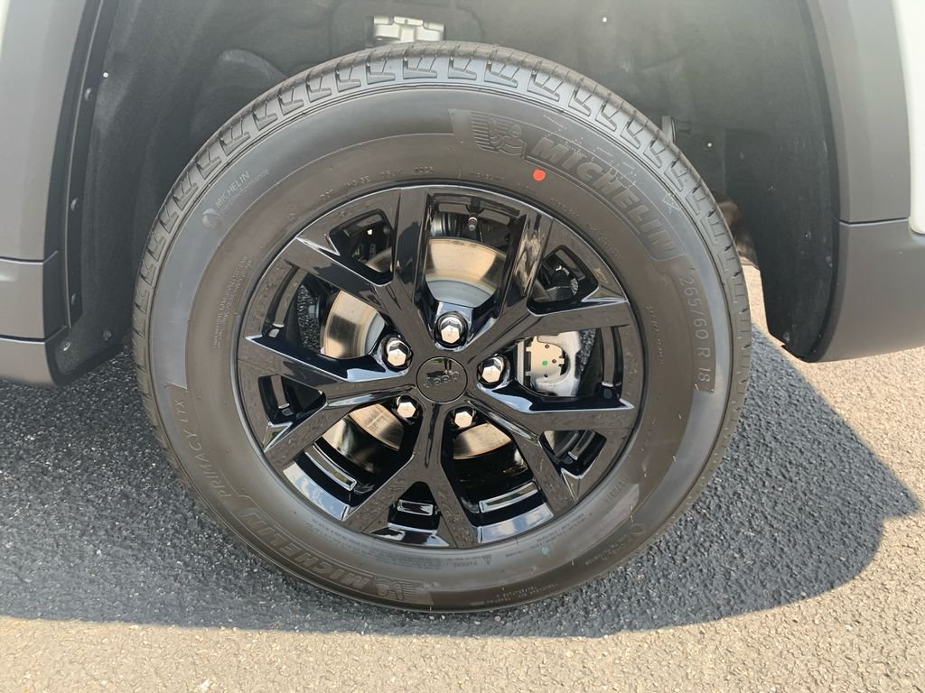 New 2026 Bright White Clear-Coat Exterior Paint Jeep Altitude image 10
