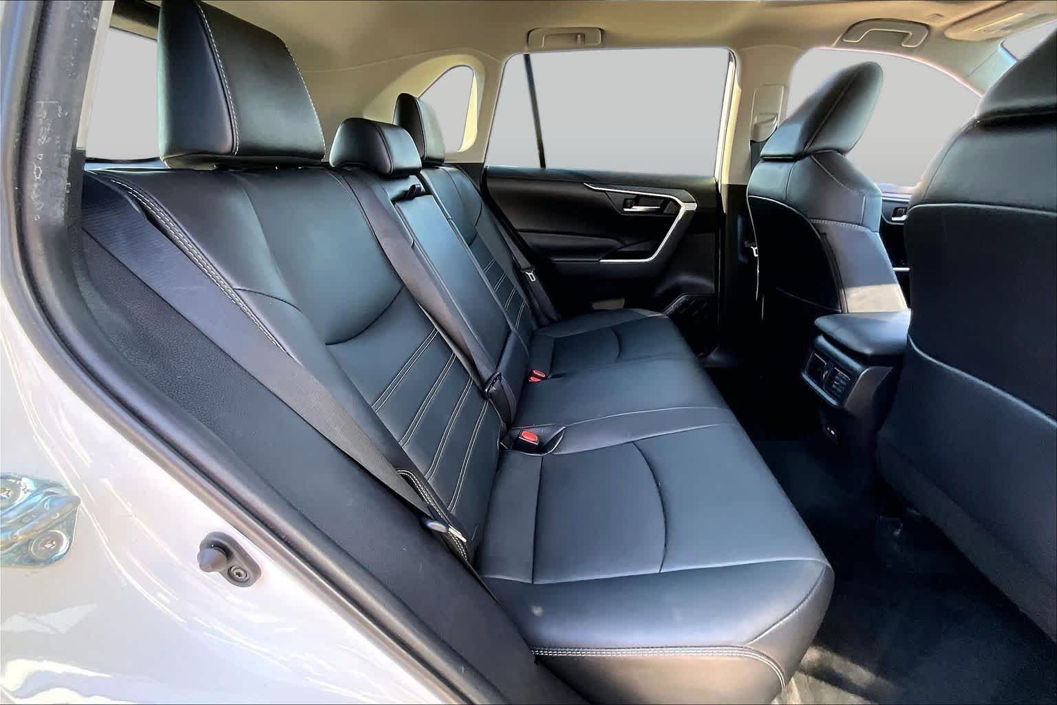 Used 2023 Wind Chill Pearl Toyota XLE Premium image 21