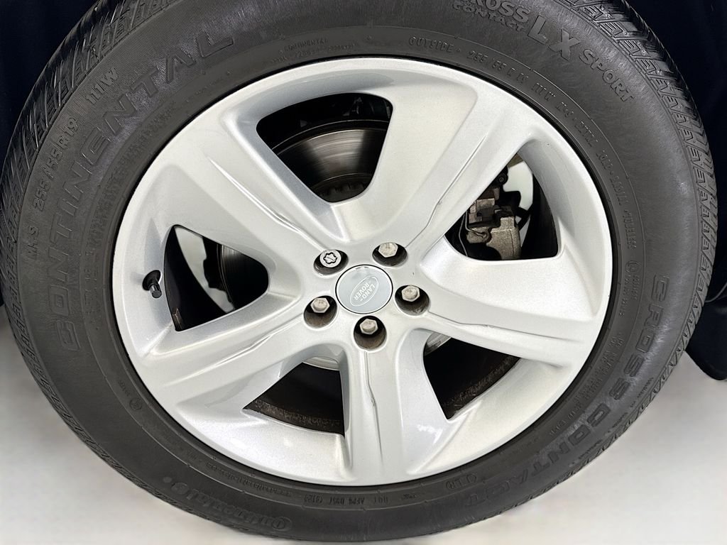 Certified Used 2026 Fuji White Land Rover S image 30