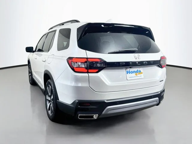 Certified Used 2025 Platinum White Pearl Honda 2WD Touring image 7