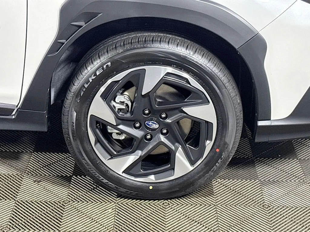 New 2026 CRYSTAL WHITE PEARL Subaru Limited image 22