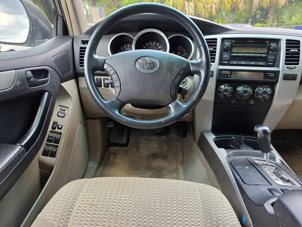 Used 2008 Silver Toyota SR5 image 12