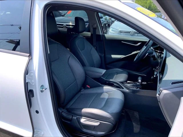 Used 2023 White Kia SX image 17