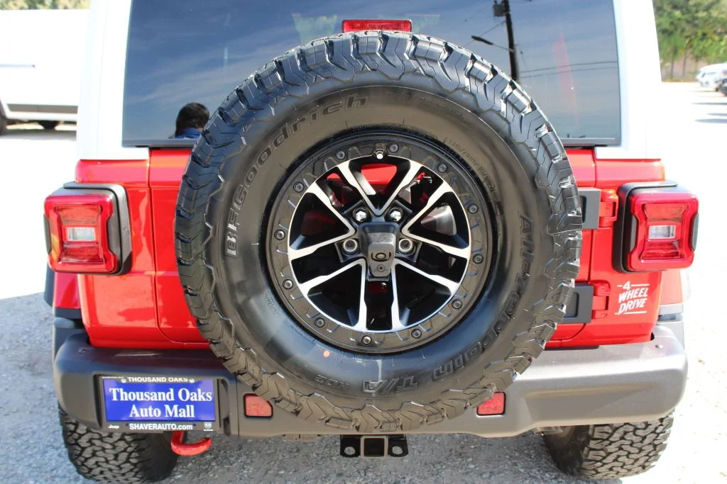 New 2026 Firecracker Red Clear-Coat Exterior Paint Jeep Rubicon image 9