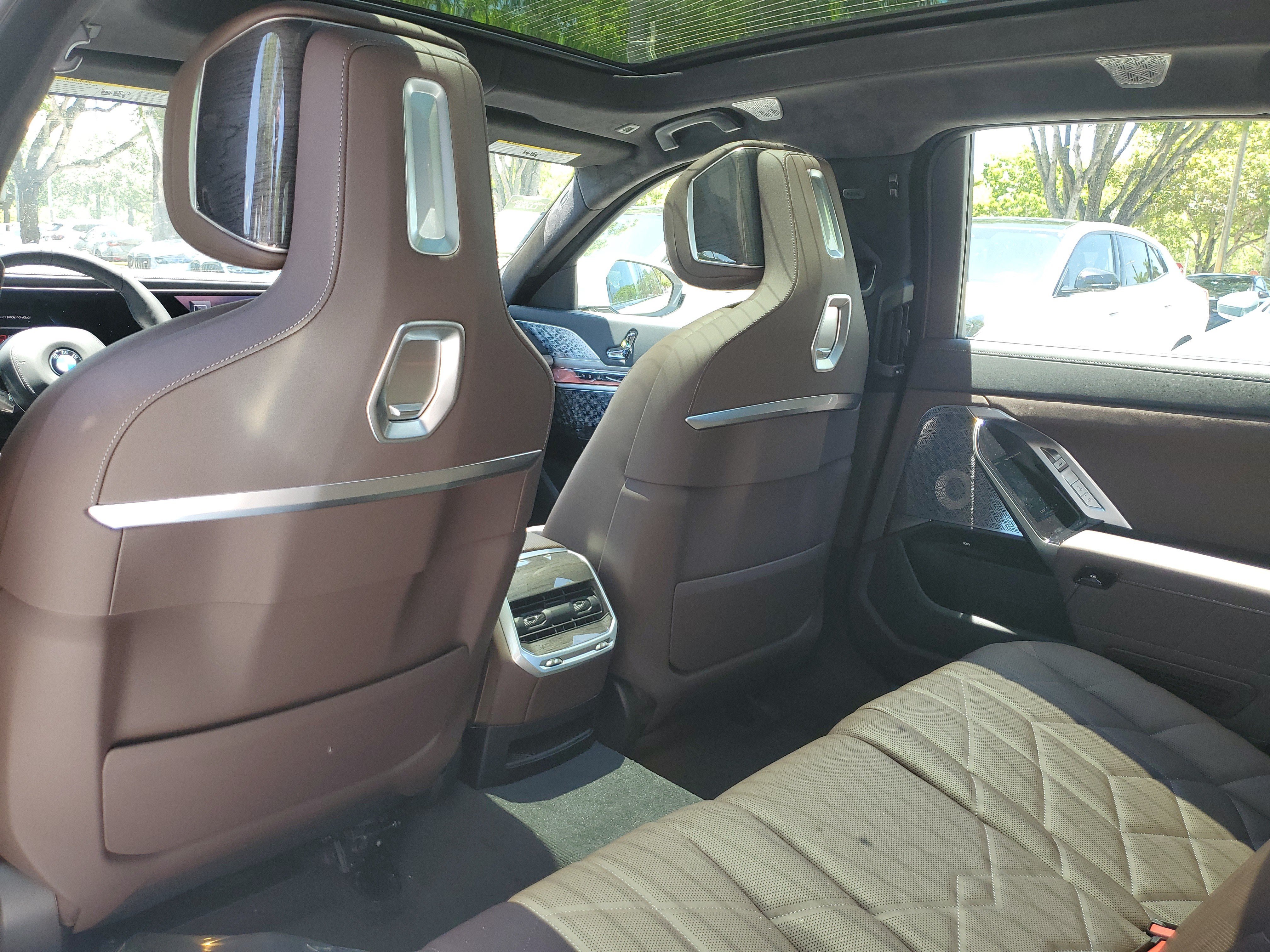 New 2026 Mineral White Metallic BMW 760i xDrive image 11