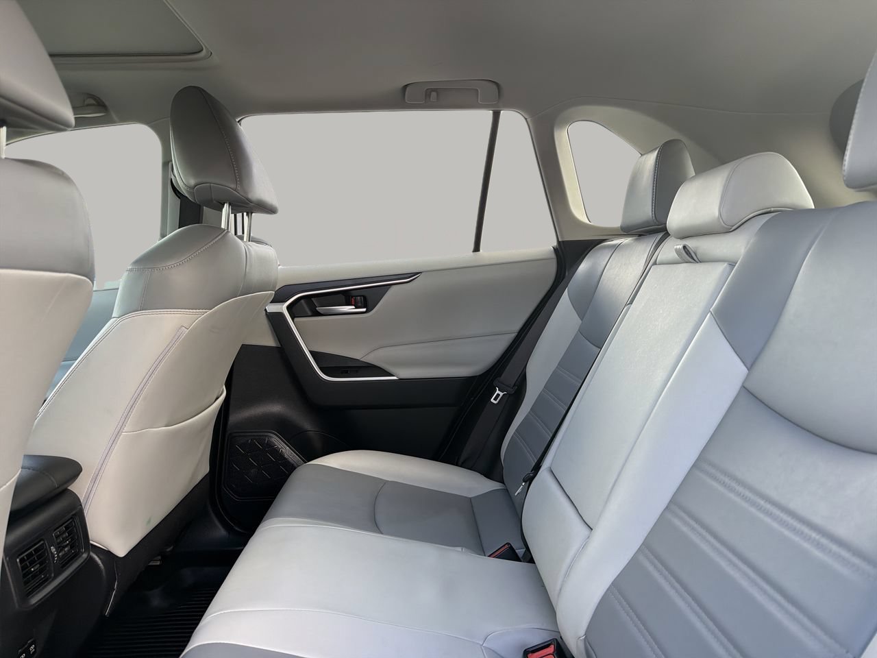 Used 2020 Silver Sky Metallic Toyota XLE Premium image 16