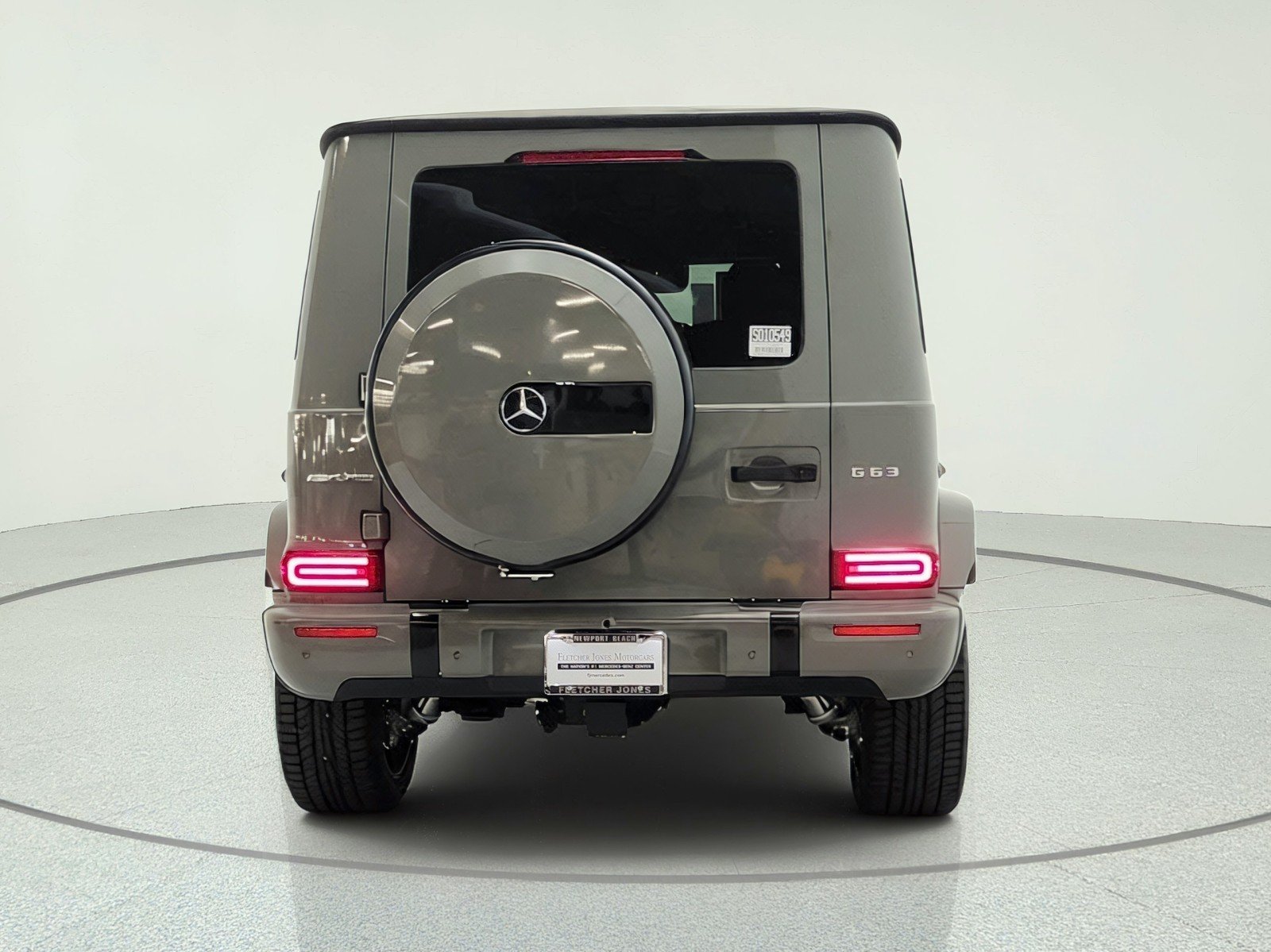 New 2026 MANUFAKTUR Arabian Grey Non- Metallic Mercedes-Benz AMG® G 63 SUV image 6