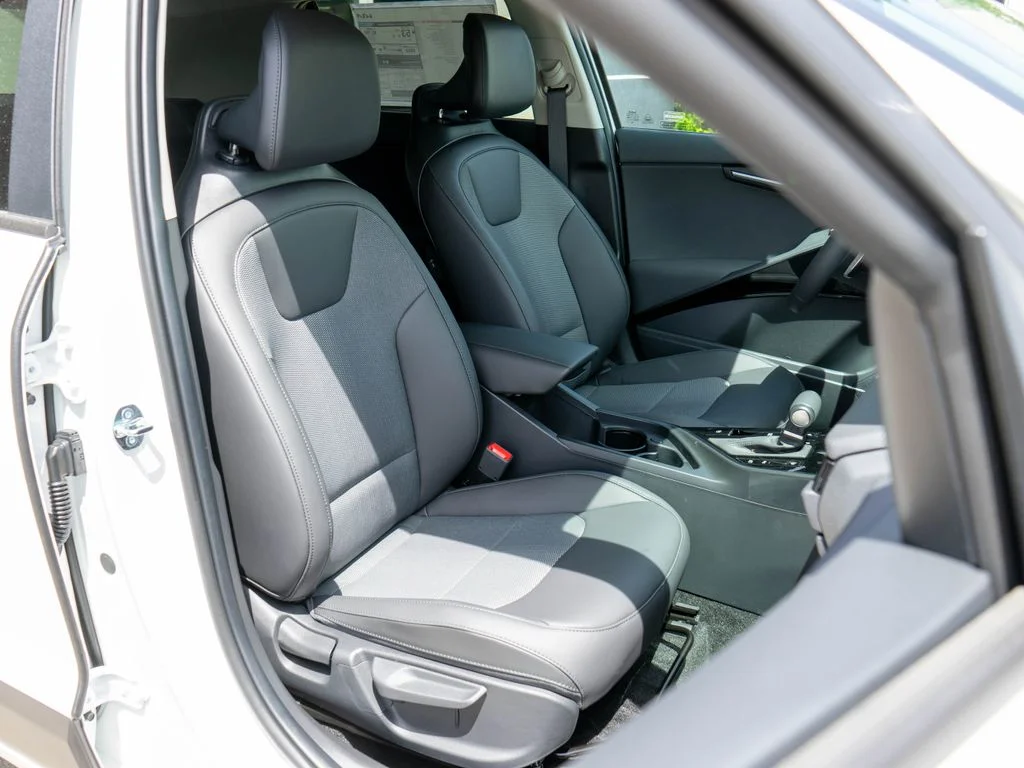 New 2026 Snow White Pearl Kia EX image 9