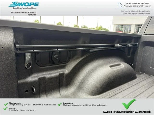 New 2026 Diamond Black Crystal Pearl-Coat Exterior Paint RAM TRADESMAN image 13