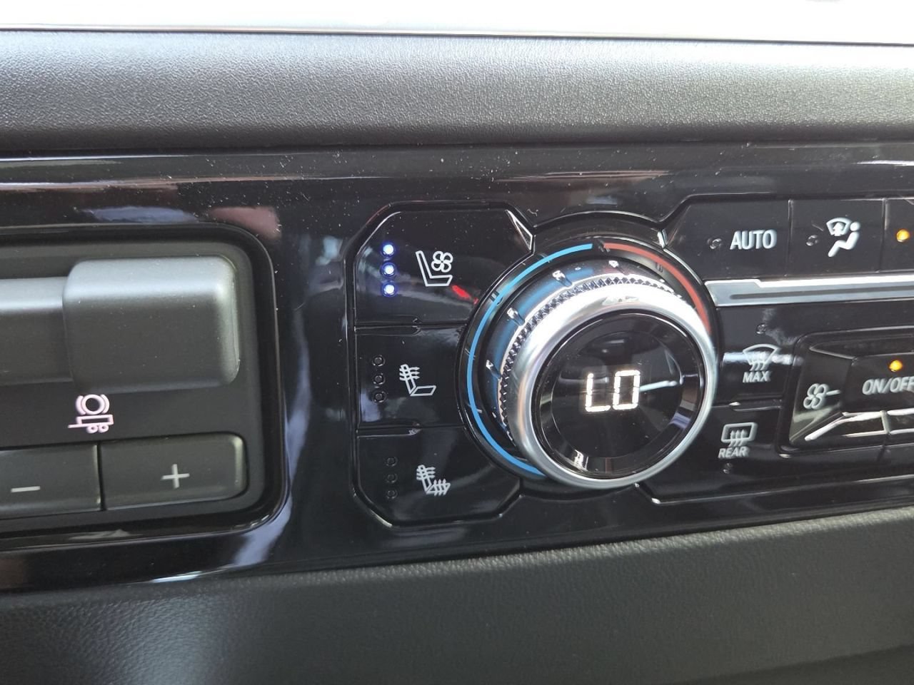 2026 GMC Sierra 1500 SLT - Photo 7