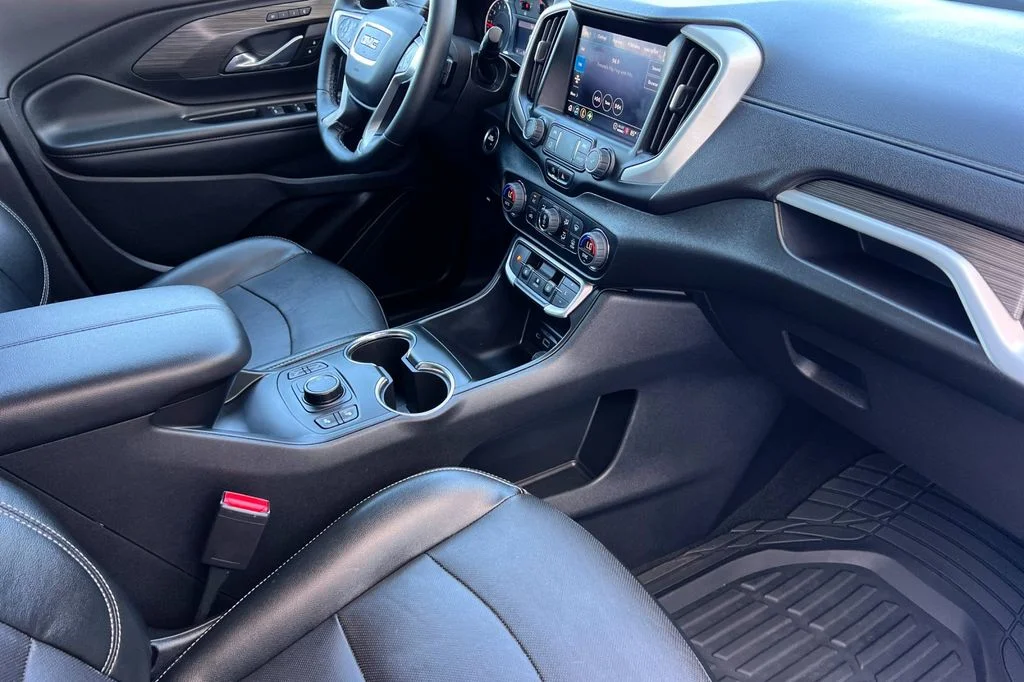 Used 2023 White GMC SLT image 18