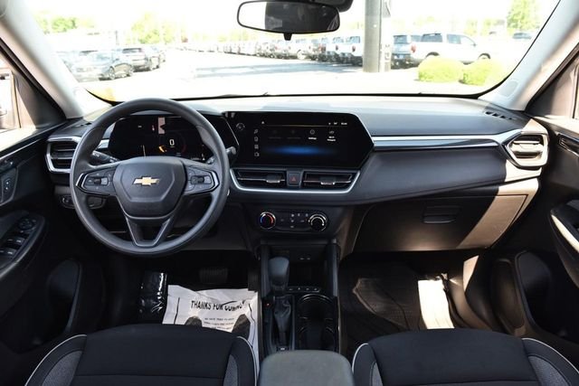 Used 2025 Gray Chevrolet LS image 7
