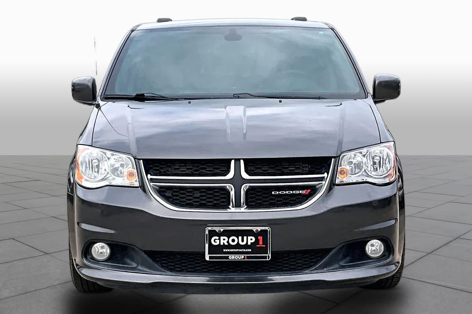Used 2020 Granite Pearlcoat Dodge SXT image 4