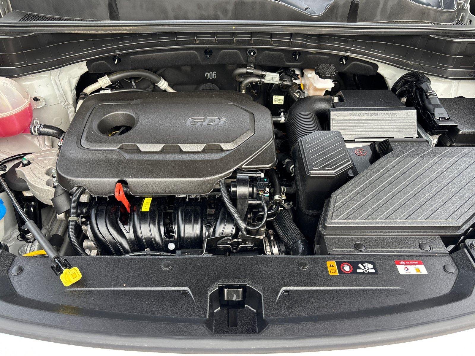 Used 2021 Sparkling Silver Kia LX image 9